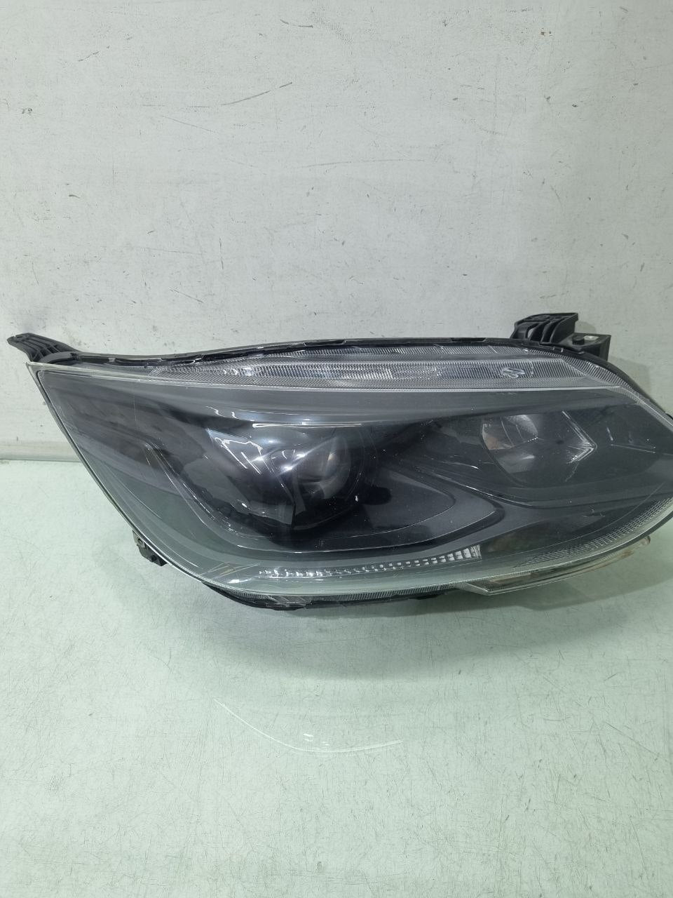 Farol Dianteiro Direito Chevrolet Onix Turbo 2020/2024 Usado