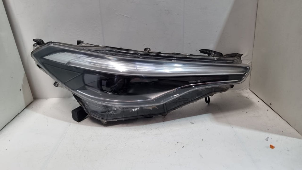 Farol Dianteiro Direito Toyota Corolla Cross 2022/2024 Usado