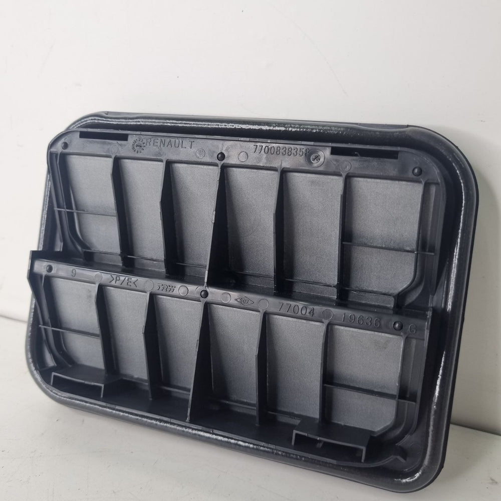 Difusor de Ar Carroceria Esq Renault Captur 2018/2021
