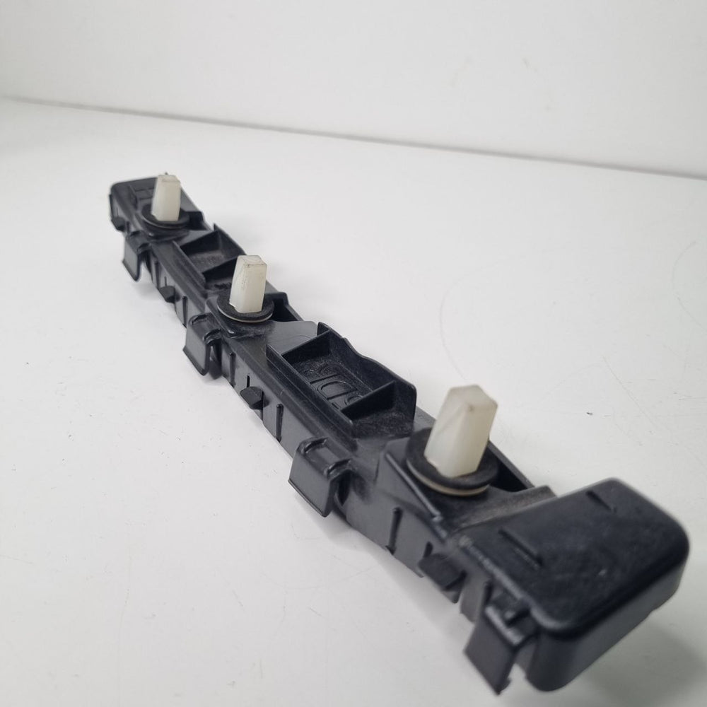 Guia Para-choque Traseiro Esquerdo Hyundai HB20 Hatch 2013/2019 Usado