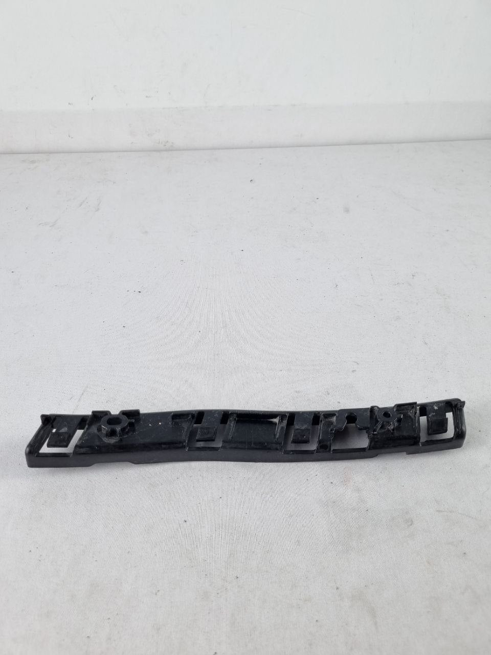 Suporte Guia Para-choque Tras Esq Fiat Palio 2012/2020