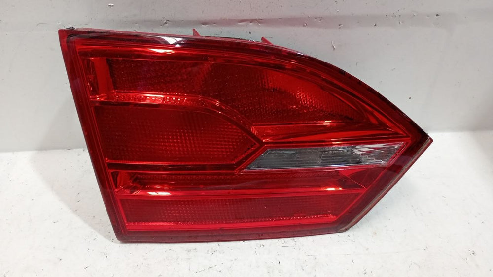 Lanterna Tras Esq Tampa Volkswagen Jetta 2011/2015