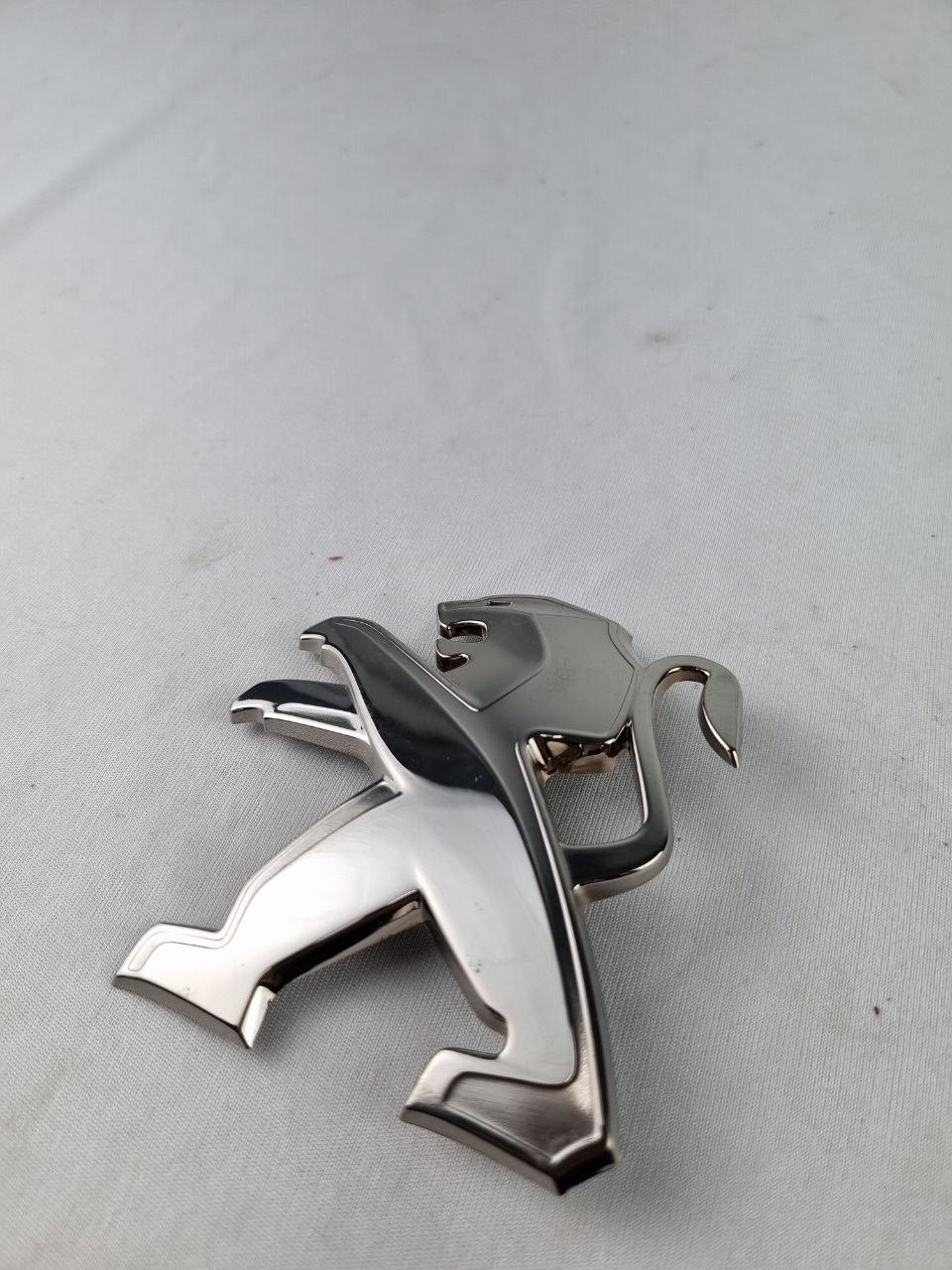 Emblema Leão Diant Peugeot 2008 2020/2023