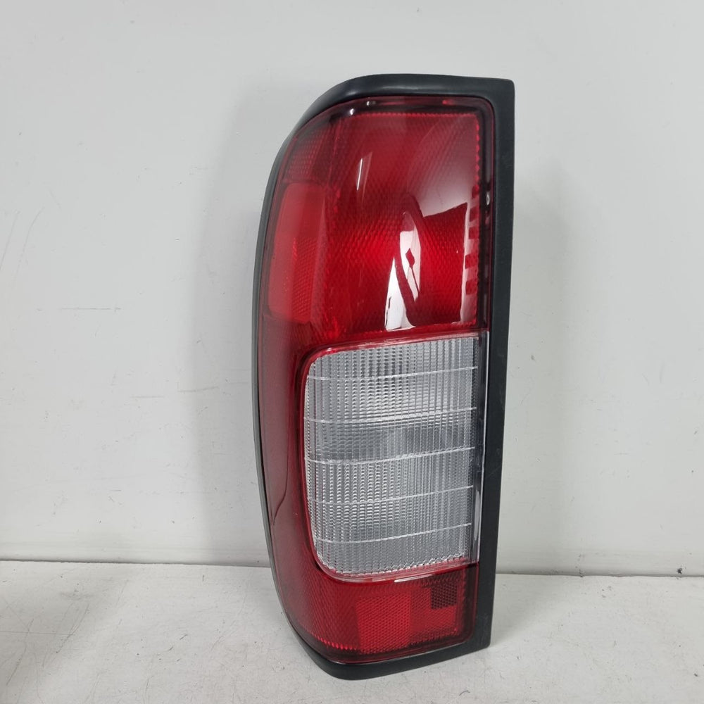 Lanterna Tras Esq Nissan Frontier 1998/2002