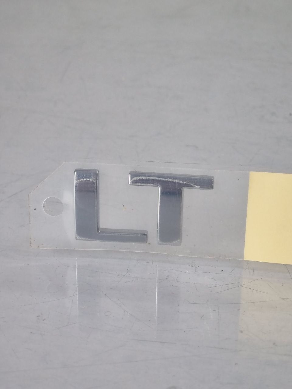 Emblema LT Traseiro Chevrolet Ônix Prisma Cobalt Spin Agile Novo