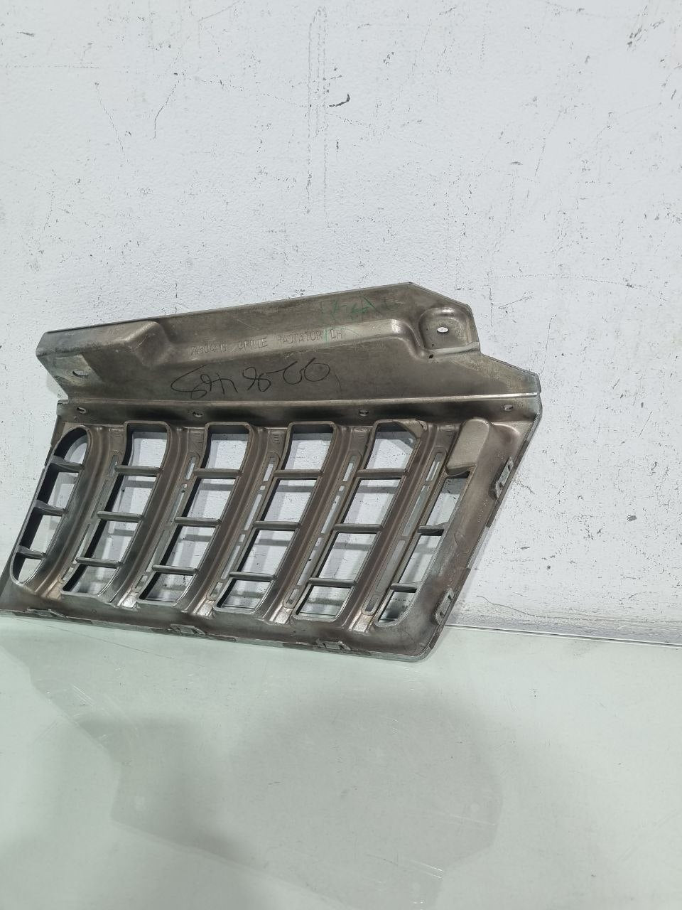 Grade Superior Esquerda Parachoque Mitsubishi L200 Triton 2012/2014 Usado