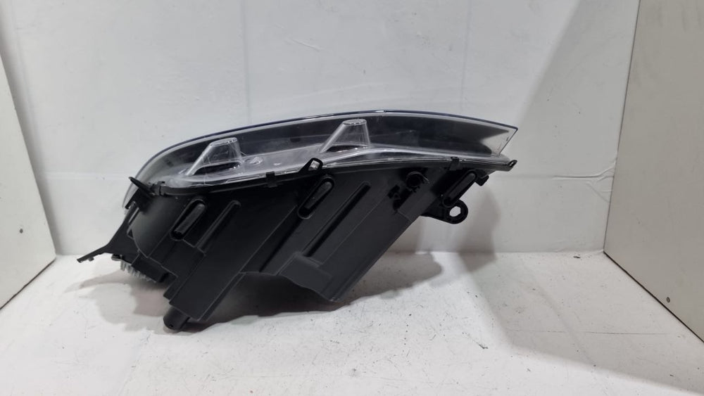 Farol Dianteiro Esquerdo Volkswagen Nivus 2020/2024 Usado