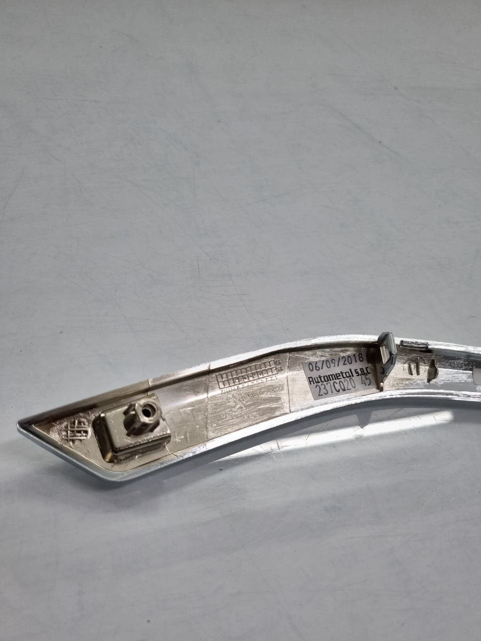 Friso Cromado Farol de Milha Esquerdo Peugeot 208 2016/2020 Novo