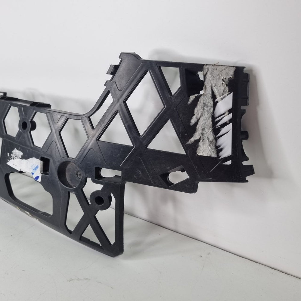 Guia de Parachoque Dianteiro Direito VW Passat 2011/2015 Usado