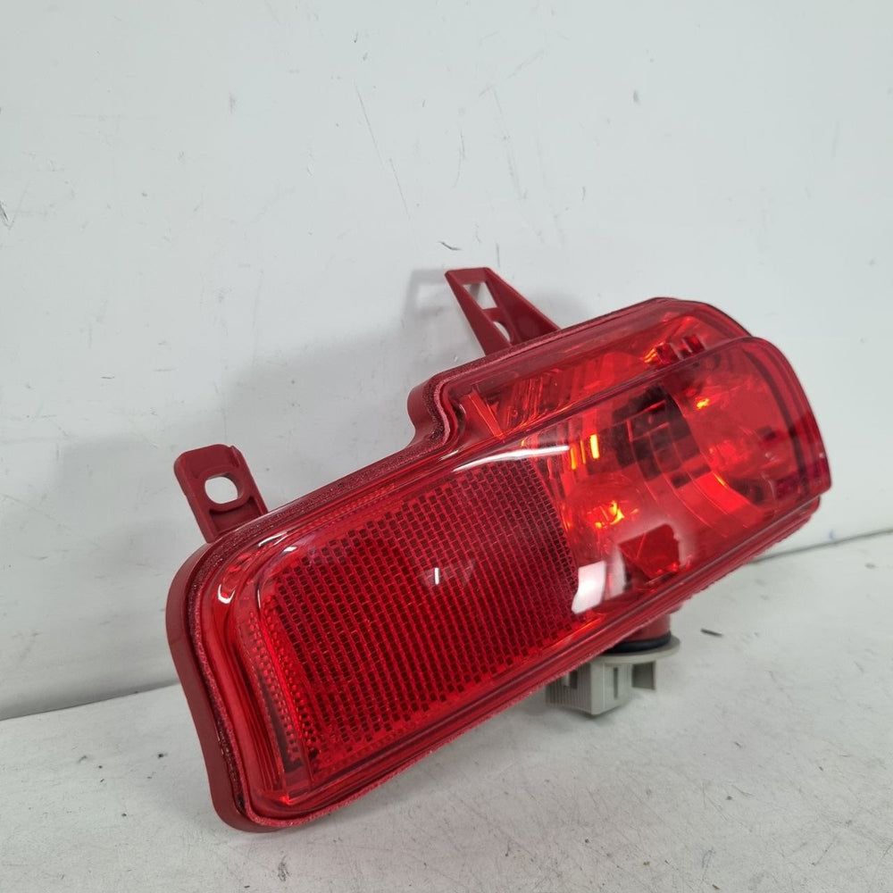 Lanterna Tras Esq Neblina Peugeot 207 Sedan/SW 2008/On