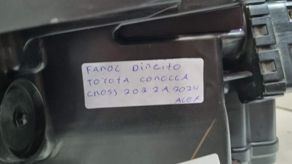 Farol Dianteiro Direito Toyota Corolla Cross 2022/2024 Usado
