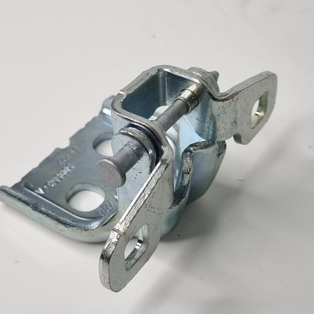 Dobradiça Porta Traseira Esquerda Renault Sandero 2008/2014 Usada