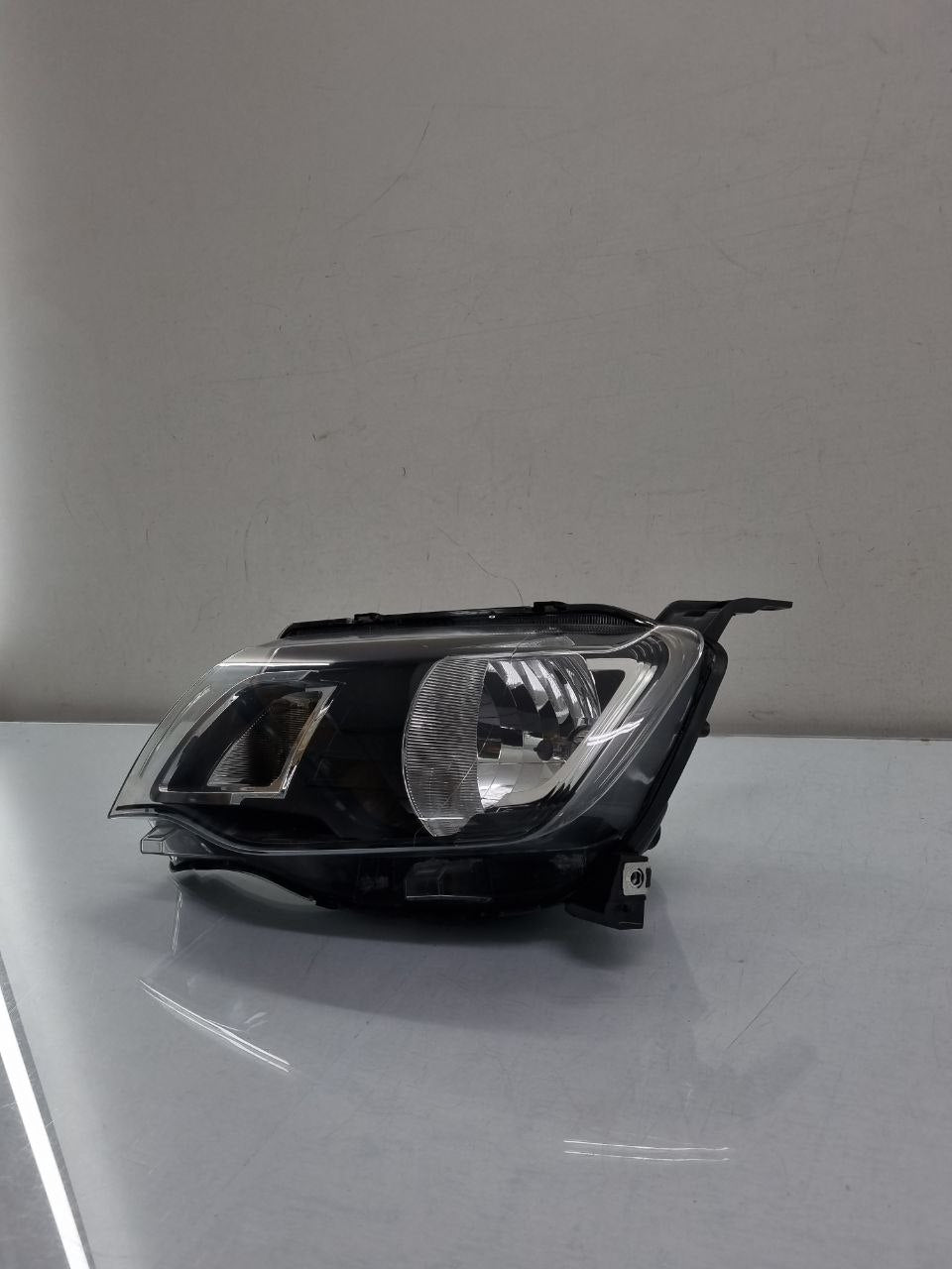 Farol Esquerdo Kwid 2017/2022 Masc Negra