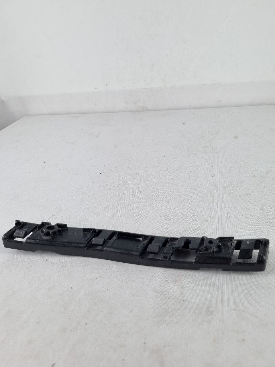 Suporte Guia Para-choque Tras Esq Fiat Palio 2012/2020