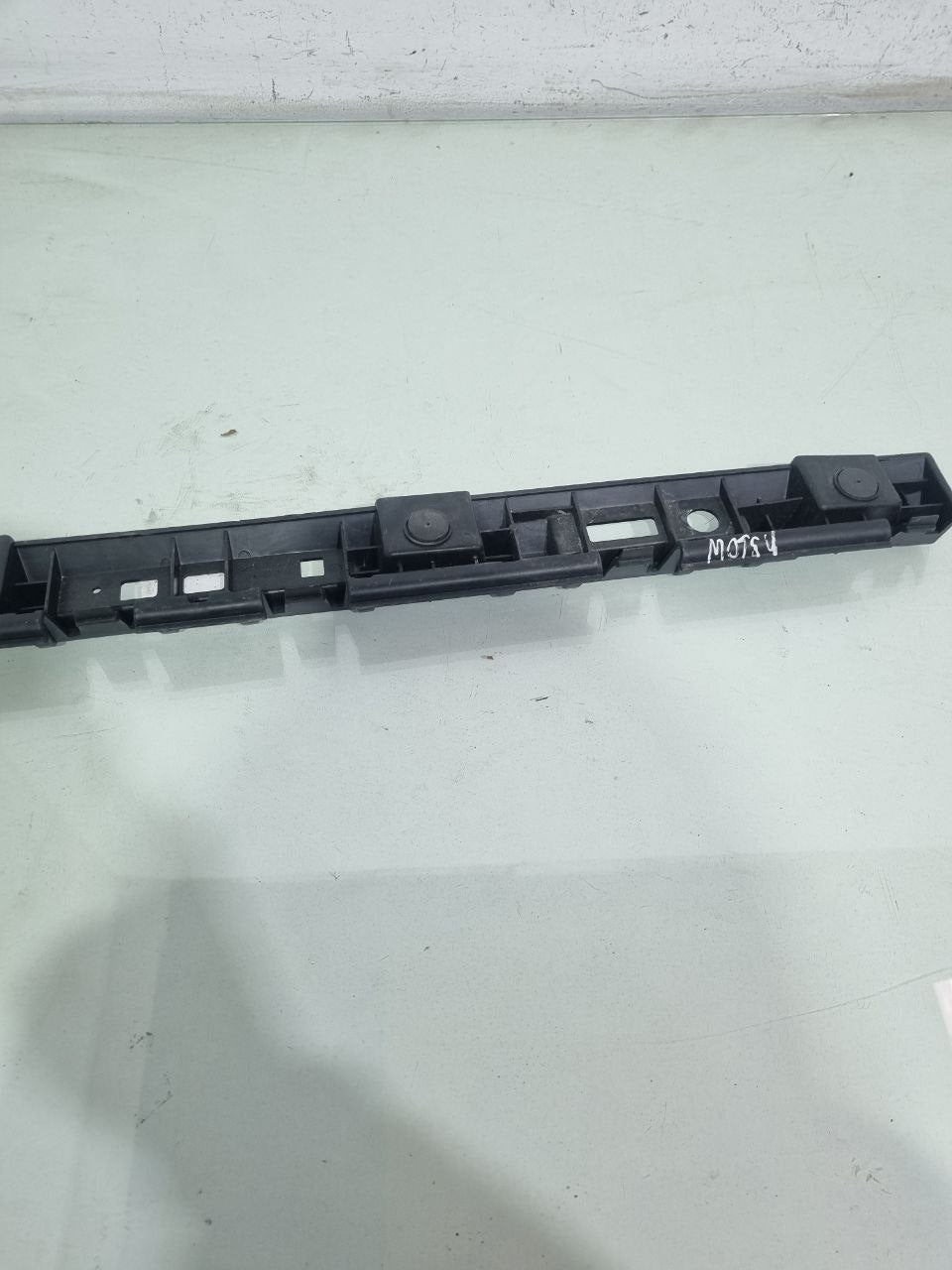Guia Central Parachoque Traseiro Chevrolet Cruze Sedan 2017/2020 Novo
