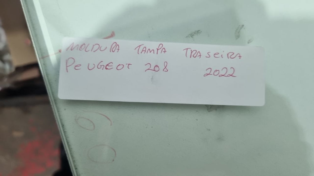 Moldura Tampa Tras Peugeot 208 2020/2023