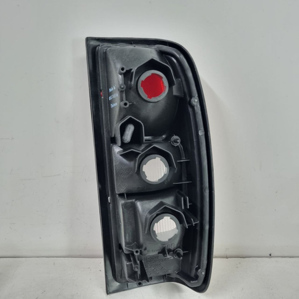 Lanterna Tras Esq Nissan Frontier 1998/2002