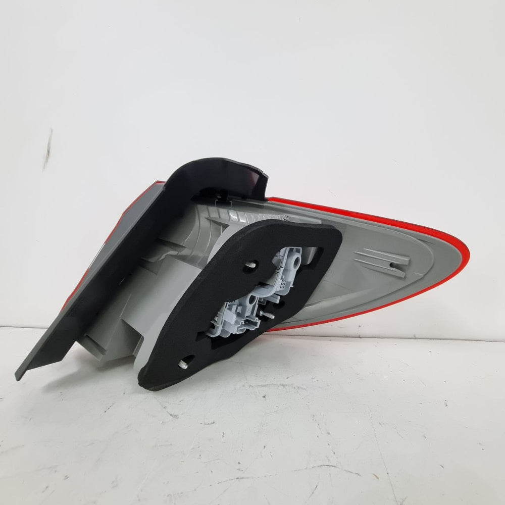 Lanterna Tras Esq Mercedes-Benz Classe B 2012/2018