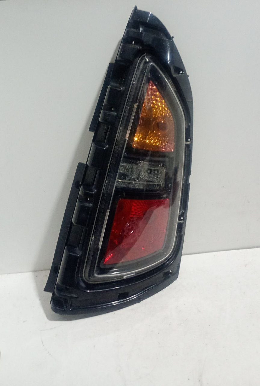 Lanterna traseira lado direito Citroën Air Cross 2012 a 2016