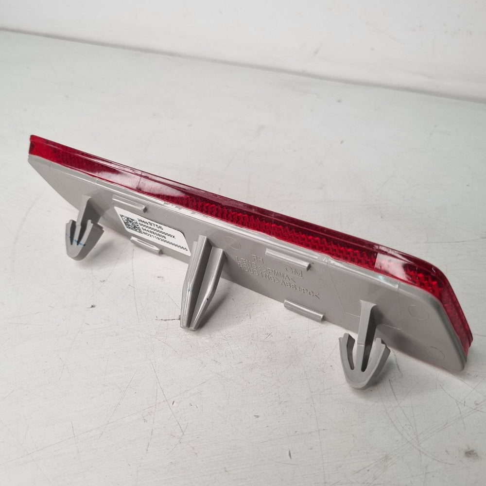 Refletor Tras Dir Chevrolet Onix Hatch 2020/2024