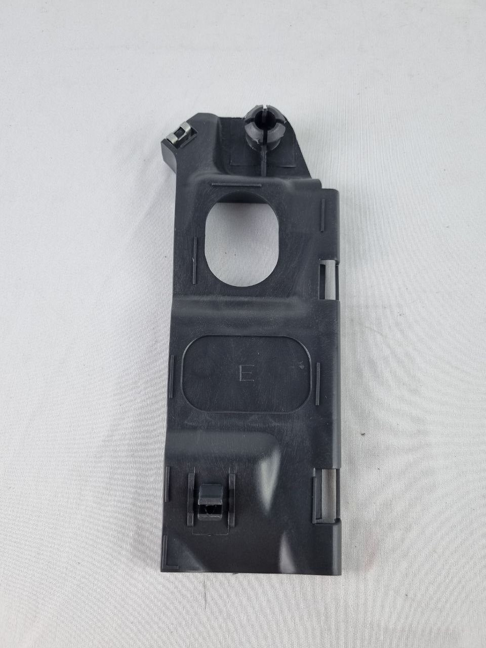 Guia Para-choque Diant Esq Chevrolet Corsa Montana 2002/2012