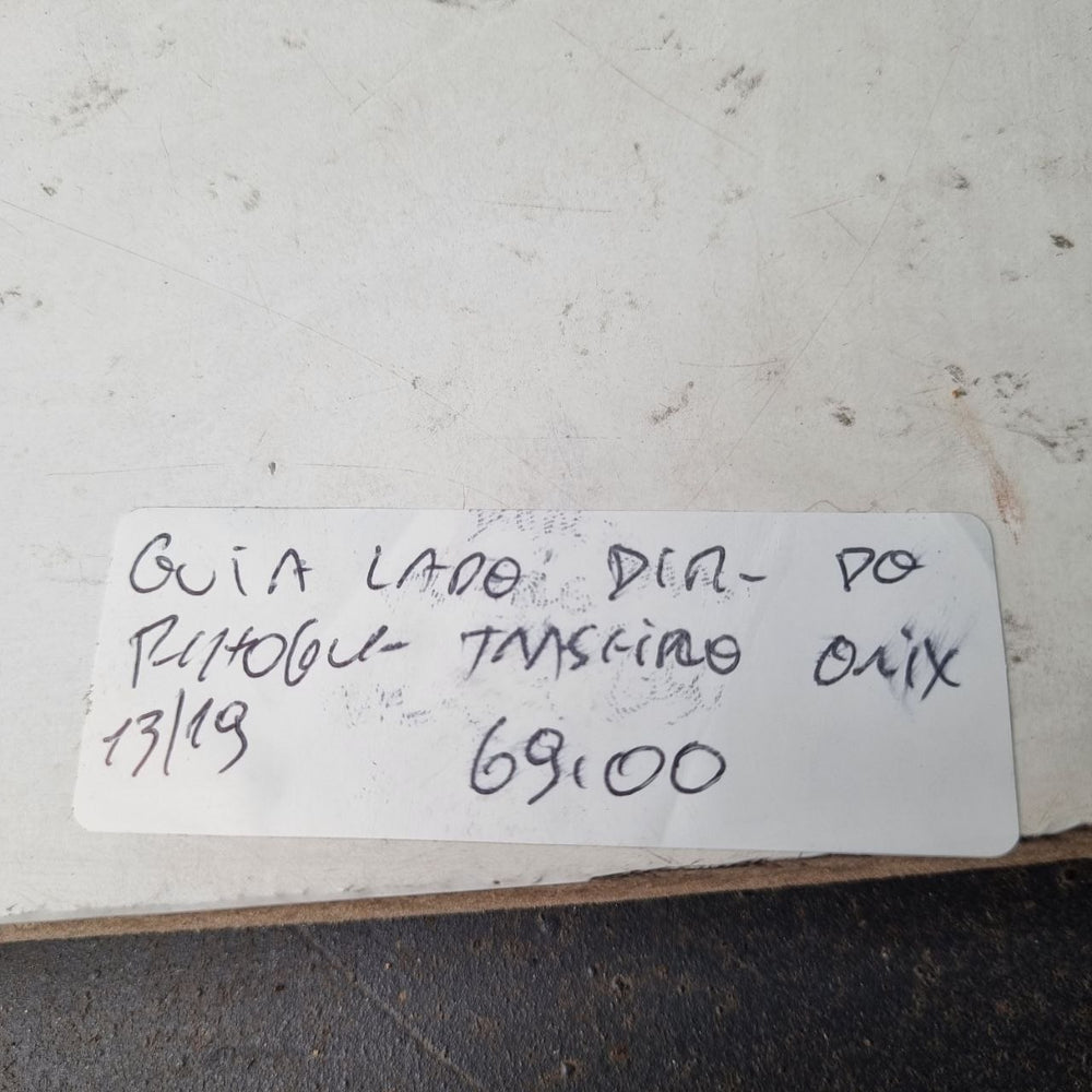 Guia Para-choque Diant Dir com Sensores Chevrolet Onix 2013/2019