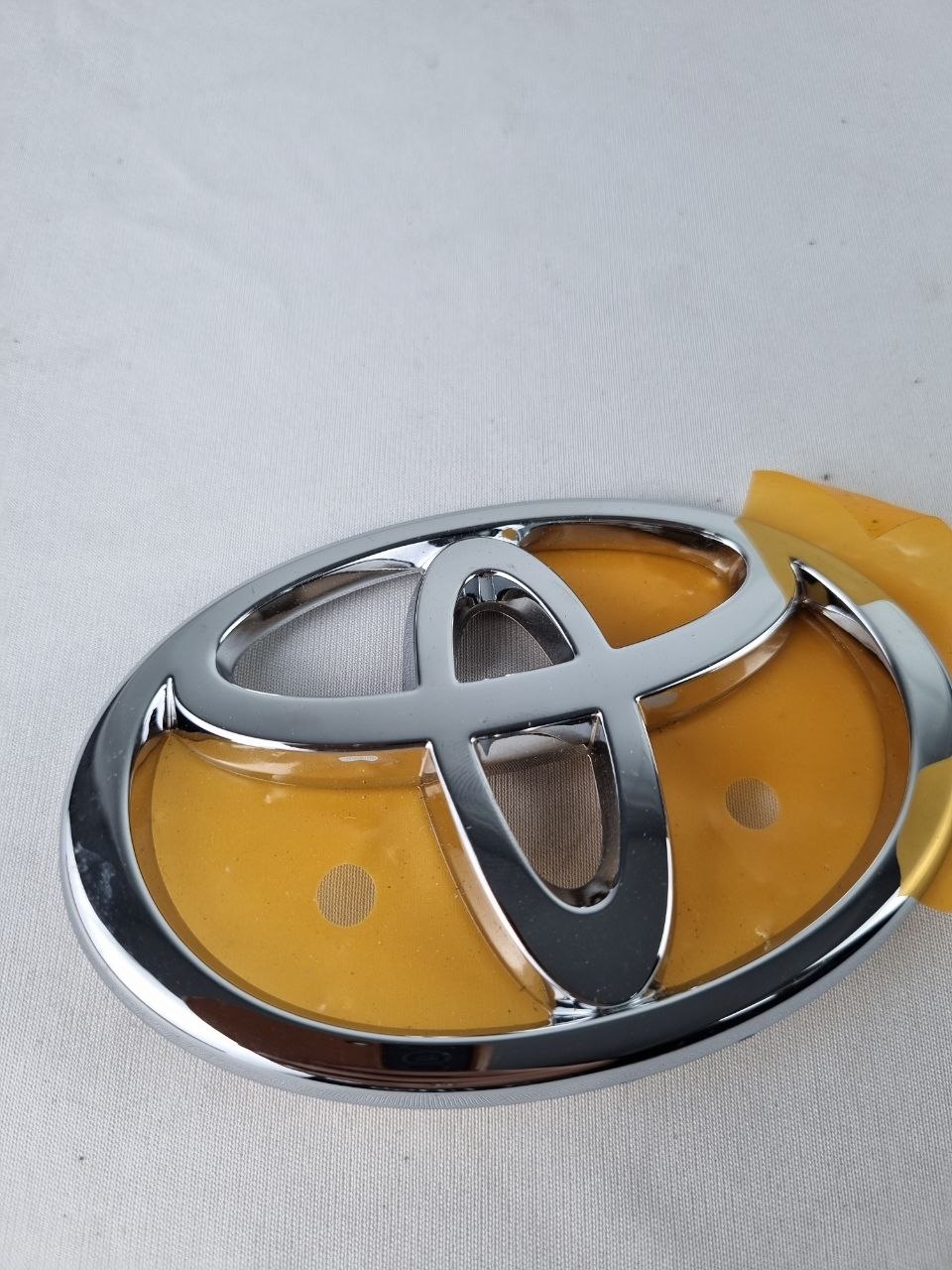 Emblema Diant Toyota Corolla/Camry/RAV4 2014/2023