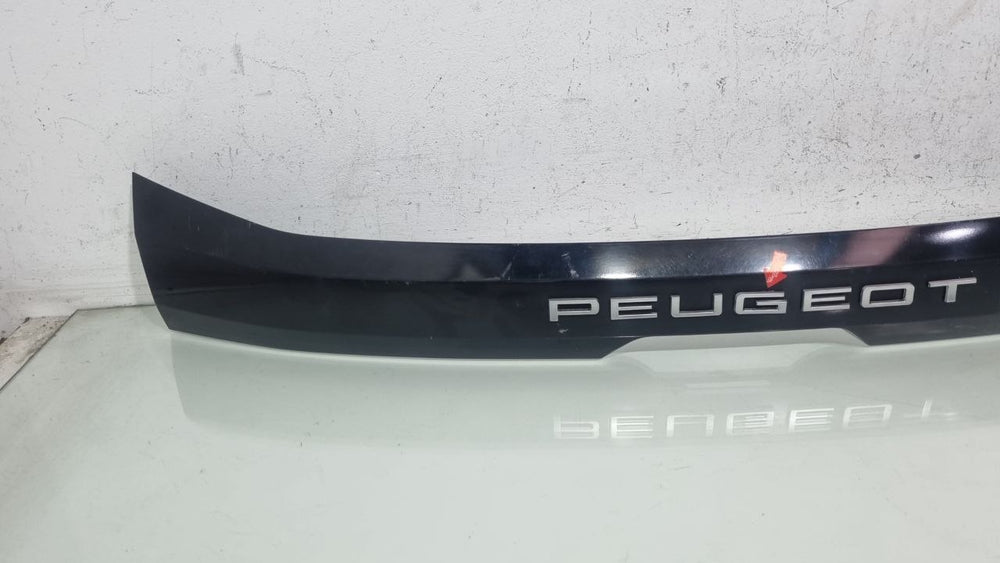 Moldura Tampa Tras Peugeot 208 2020/2023