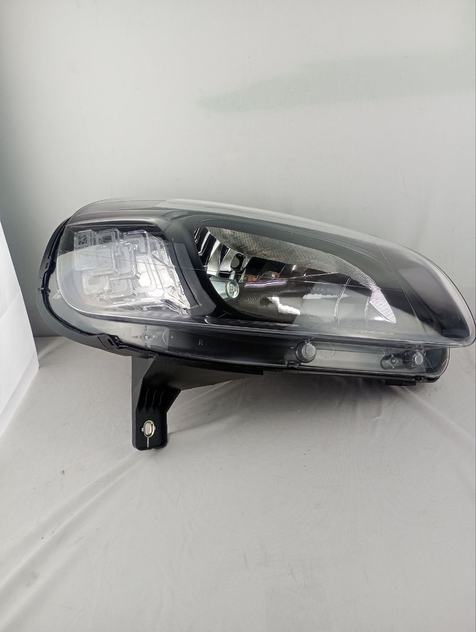 Farol direito uno 2015
Masc Negra