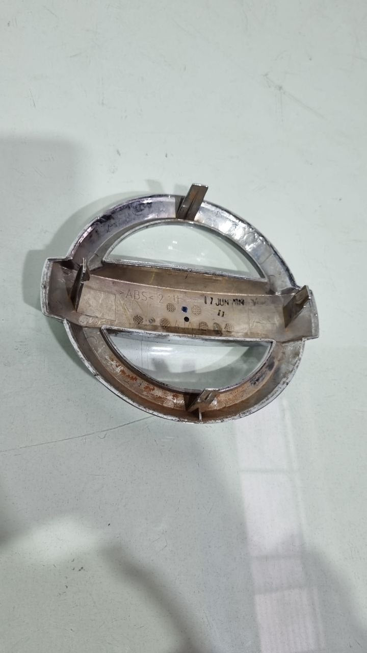 Emblema Diant/Tras Nissan Kicks/Frontier/Versa/Sentra 2008/2021