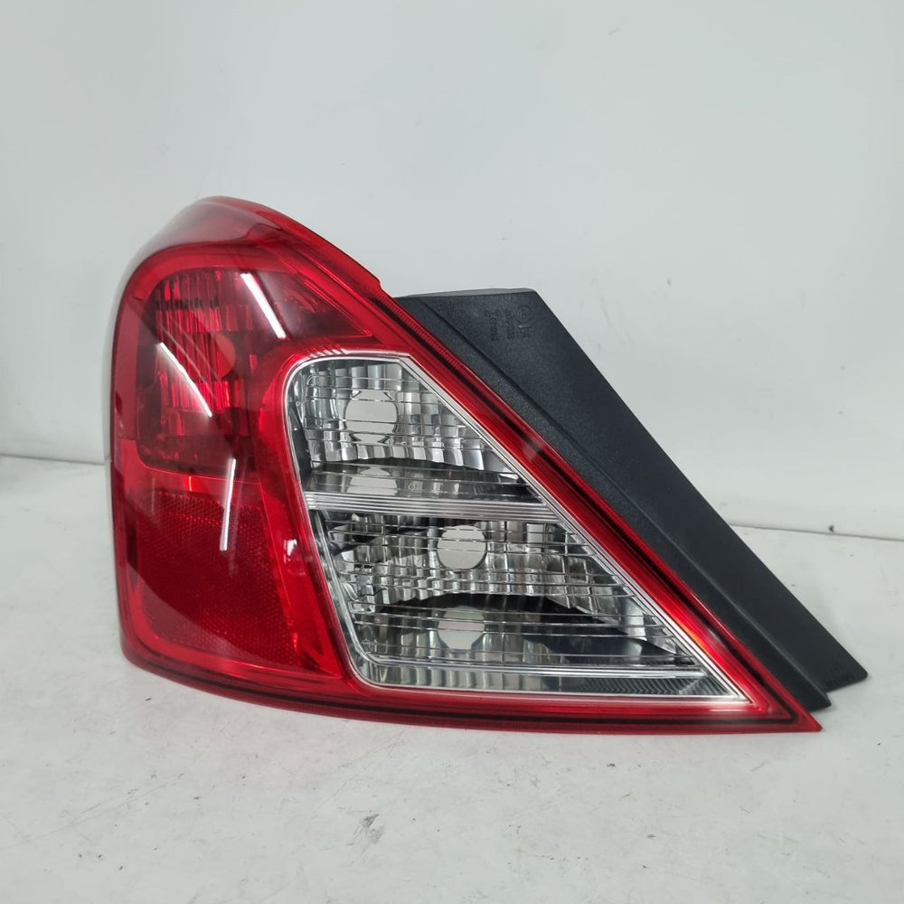 Lanterna Tras Esq Nissan Versa 2012/2016