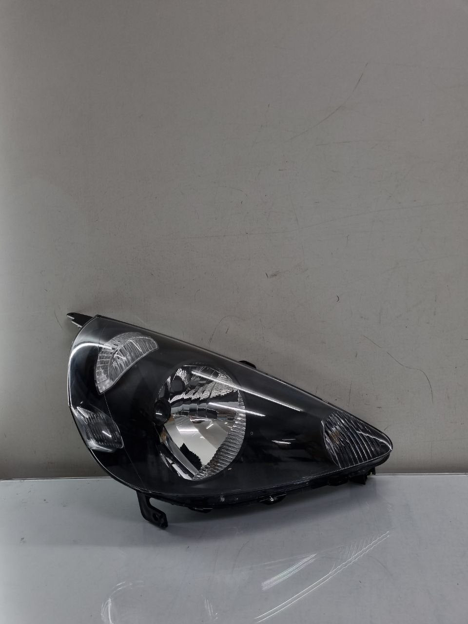 Farol Direito Fit 2003/2008 Masc Negra Original