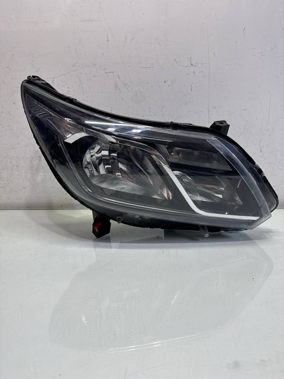 Farol Lado Direito S10 com LED Friso Cromado S10 2017/2024 Usado