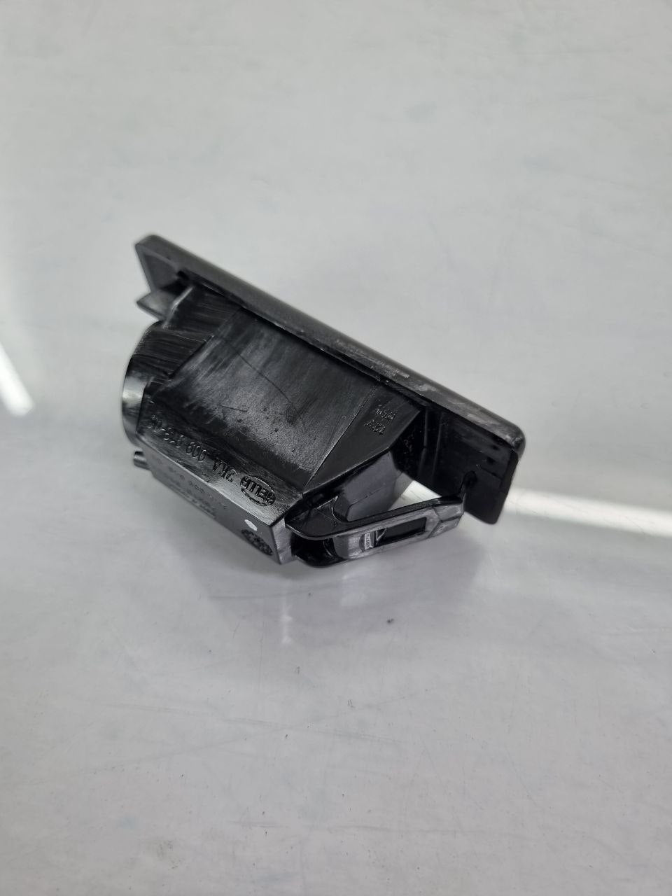 Lanterna Luz de Placa Nissan Versa/Kicks 2012/2024 Nova