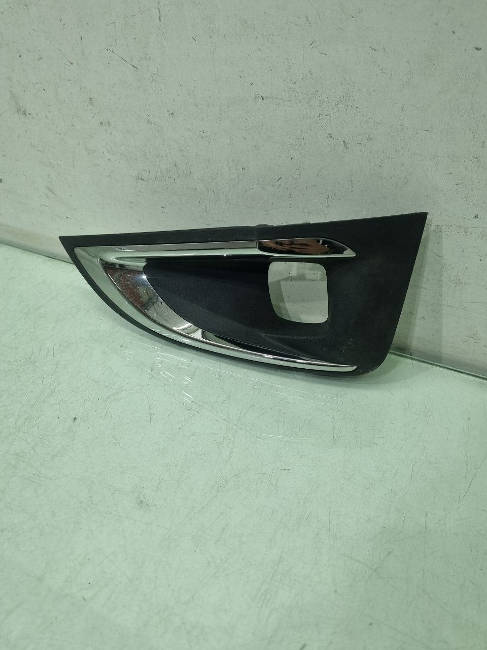 Moldura Farol de Milha Direito Peugeot 3008 2017/2020 Usado