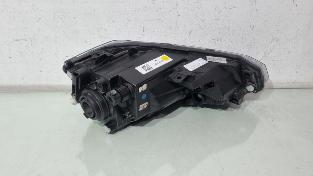 Farol Dianteiro Esquerdo VW Polo Track 2022/2025 Usado