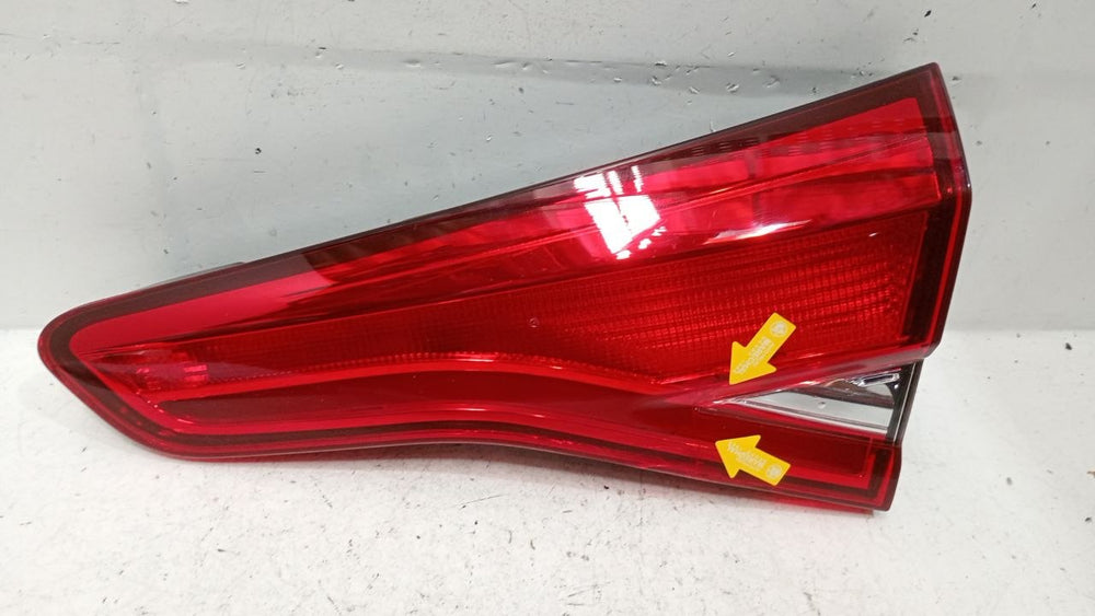 Lanterna Tampa Tras Dir Renault Sandero 2019/2021
