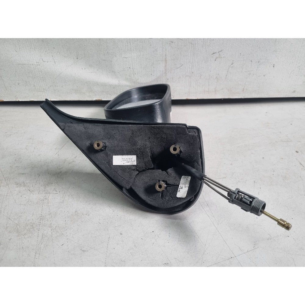 Retrovisor direito manual Fiat Palio 2P 2004/2008 semi-novo