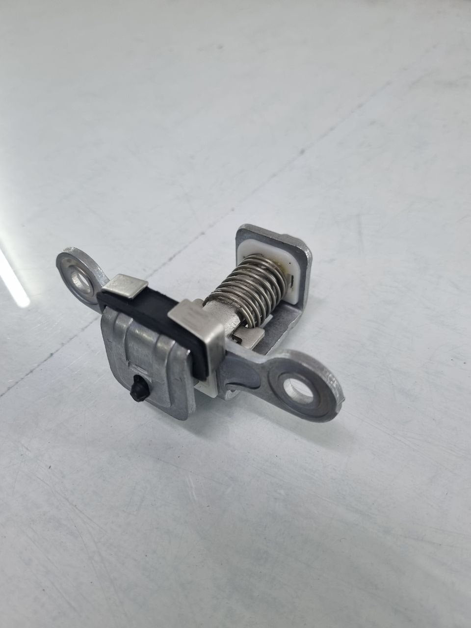 Fechadura Tampa Traseira Volkswagen Amarok Saveiro 2011/2021 Nova