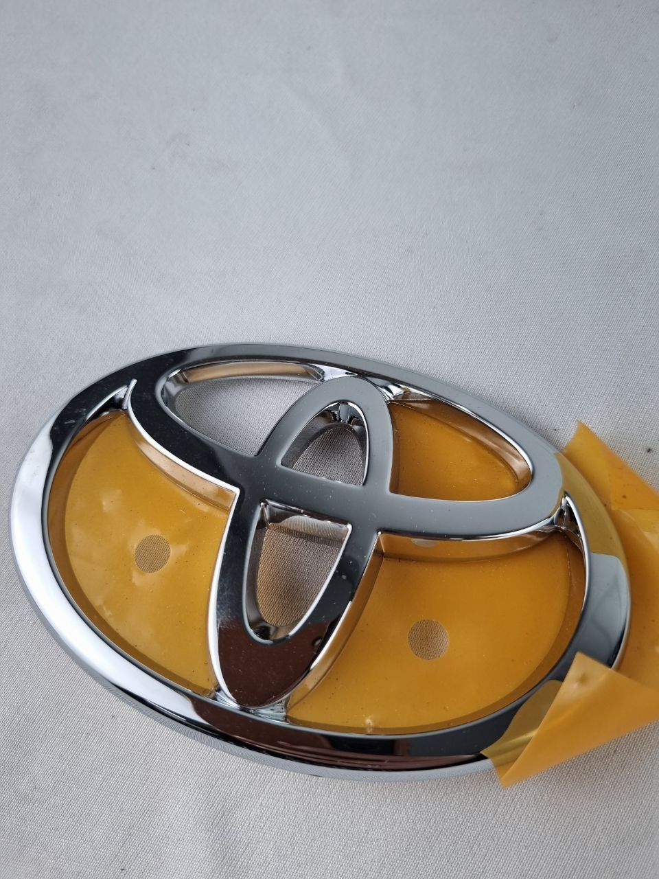 Emblema Diant Toyota Corolla/Camry/RAV4 2014/2023