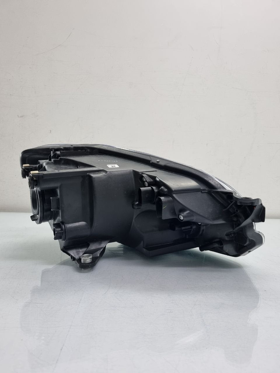 Farol Esquerdo VW UP 2014/2017  C/Masc Negra C/ Friso