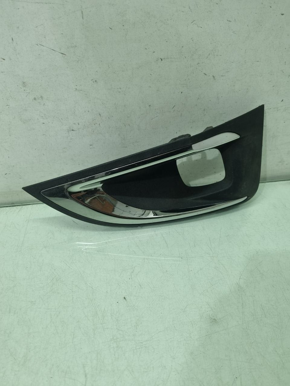 Moldura Farol de Milha Direito Peugeot 3008 2017/2020 Usado