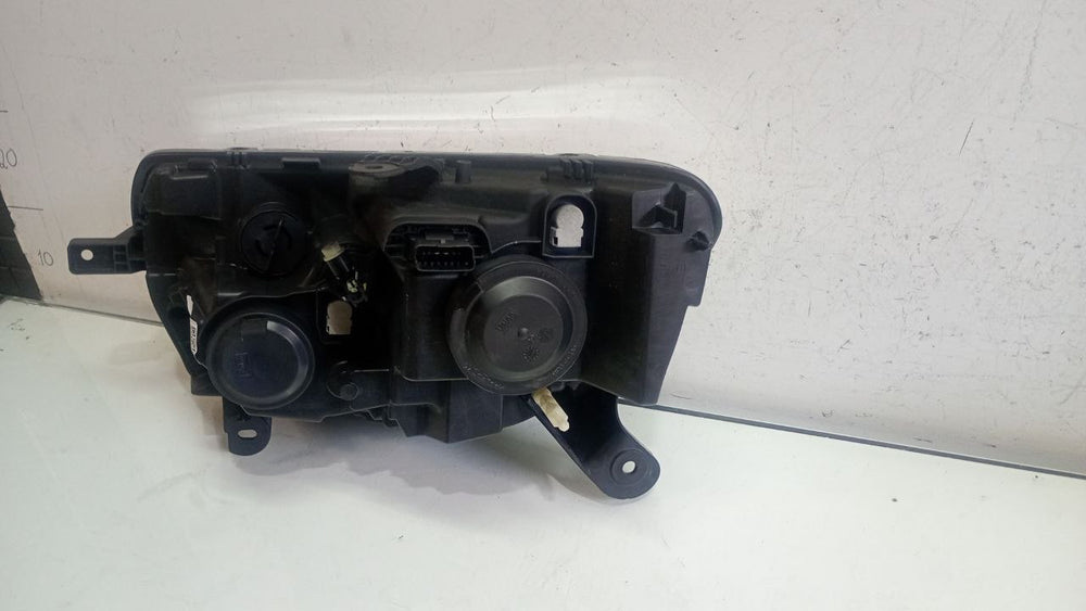 Farol lado direito sandero 2020 a 2024