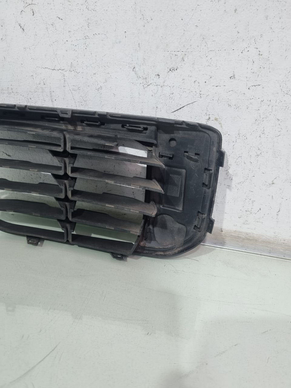 Moldura Farol de Milha Direita BMW X1 2017/2020 Usado