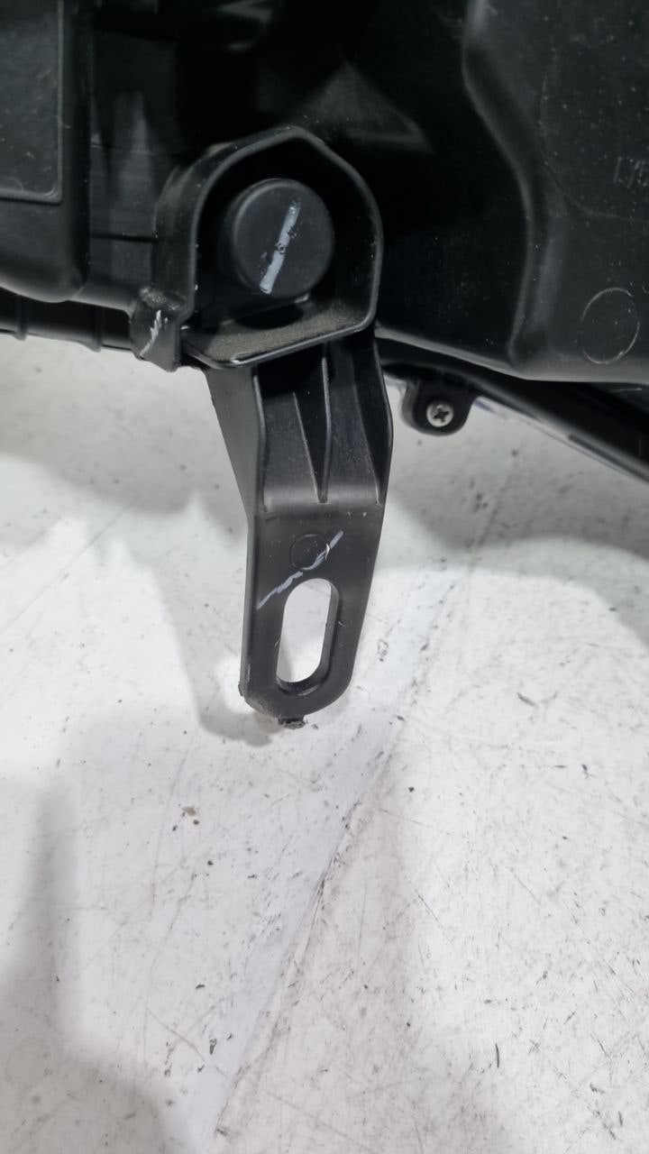 Farol lado direito full léd Corolla Cross 2023 a 2025