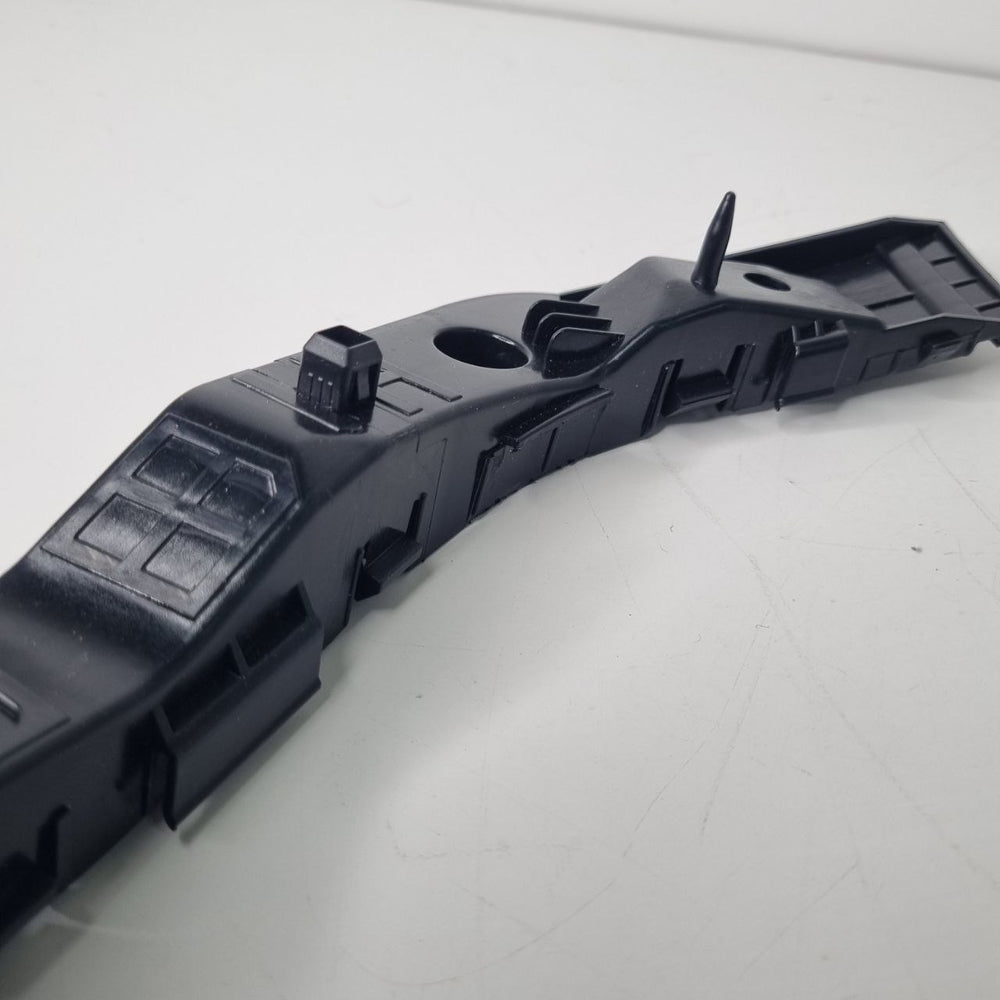 Suporte Guia Para-choque Dianteiro Direito Hyundai i30 2008/2012 Usado
