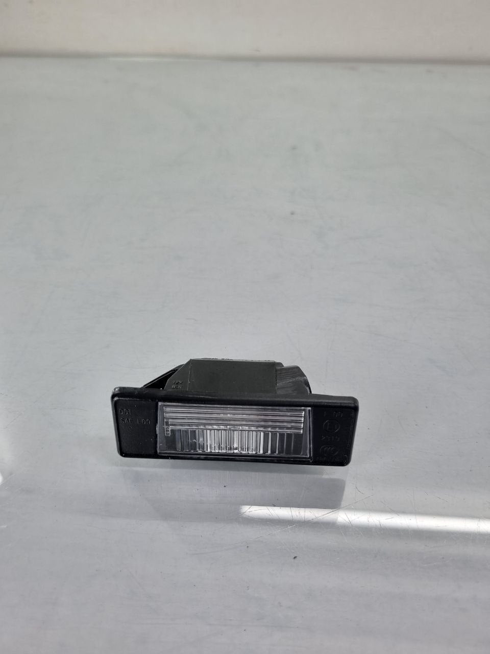 Lanterna Luz de Placa Nissan Versa/Kicks 2012/2024 Nova