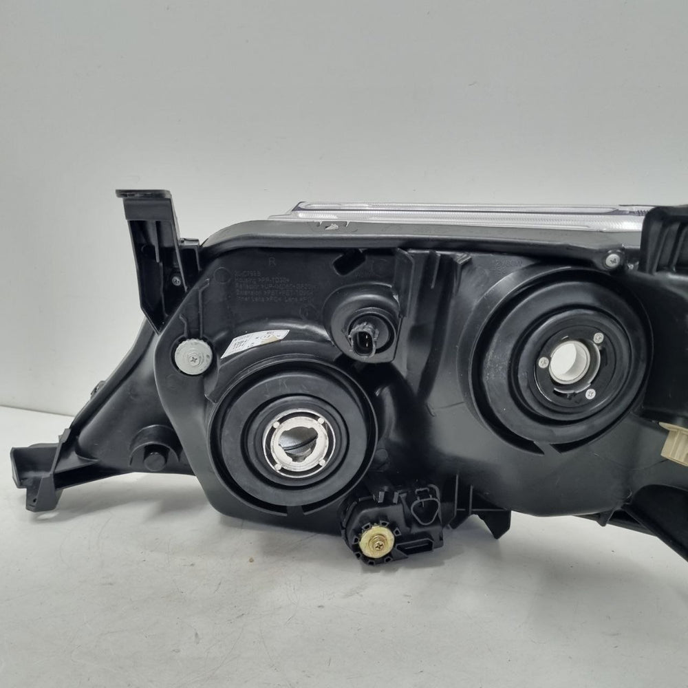 Farol Diant Esq TYC Toyota Hilux SW4 2013/2016