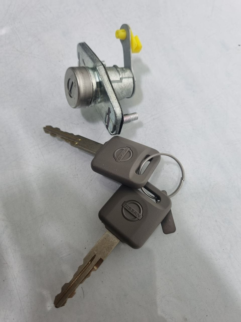 Cilindro Fechadura Porta Dianteira Esquerda Nissan Kicks/March/Versa Novo