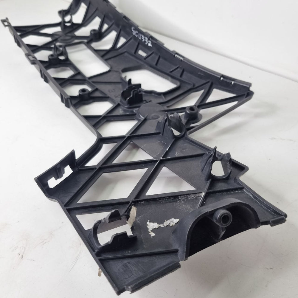 Guia de Parachoque Dianteiro Direito VW Passat 2011/2015 Usado